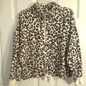 Women's Old Navy half zip leopard print pull over,